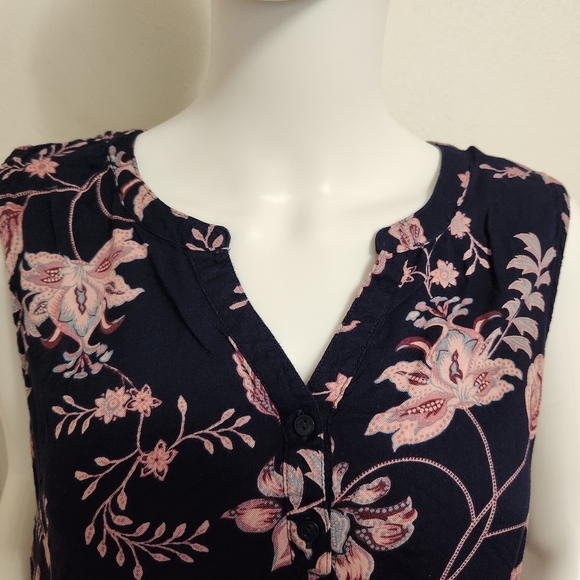 Blue Dip floral sleeveless‎ top size large - Picture 4 of 11